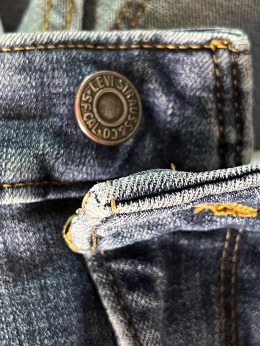 LEVI’S 711 Skinny Jeans